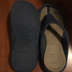 Croc flip flops. Used. Navy and taupe. Size 6